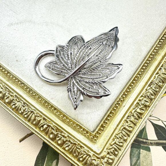 Vintage Monet Silver Tone Filigree Leaf Brooch Pin - Picture 1 of 4
